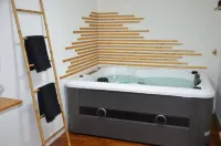 Apartment with Spa and Sauna 50m from the beach and close to Intra-Muros