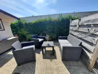 Chalet in Renesse - Holiday park Julianahoeve - *Sea*Pool*Sauna* 800m to the beach  호텔