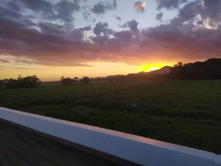 HOUSE WITH SWIMMING POOL - GREAT LOCATION - AR ALL ROOMS, DINING ROOM KITCHEN