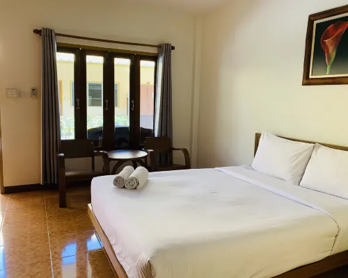 Srisupawadee Resort Отели рядом с достопримечательностью «Вагхор Бич»