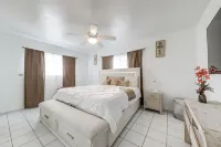 Ideal World Cup Hub Less Than 4 Mi to Hard Rock Stadium!