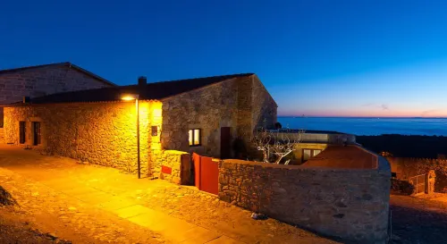 Casa da Amendoeira Hotels in Almeida