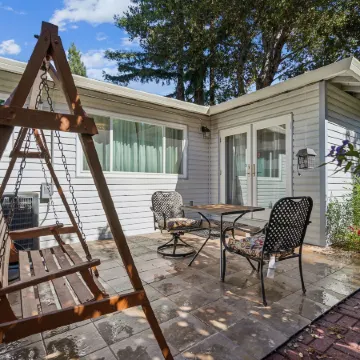 Spacious Mountain View Duplex In Prime Location 3 Bedroom Duplex
