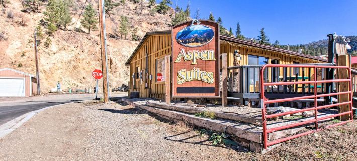 Near Hiking and Main St! Mtn-View Red River Retreat Hotels in Red River