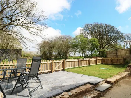 Thorne Chapel Отели рядом с достопримечательностью «Стакпол Уоллед Гарденс»