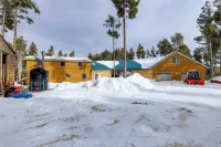 2 Mi to Skiing Casper Cabin with Mtn Views!