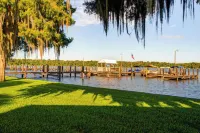 Pool Access & Lanai: Riverfront Welaka Condo! - 3-Star
