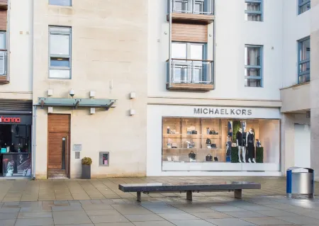 Premier Suites Bristol Cabot Отели рядом с достопримечательностью «Бристольский университет»