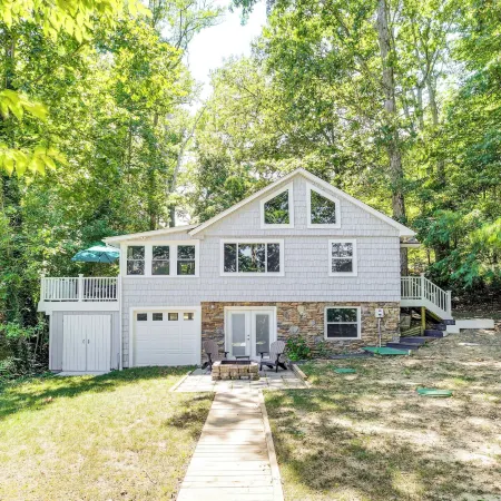 Lakefront Lusby Home w/ Fire Pit: 3 Mi to Beach!