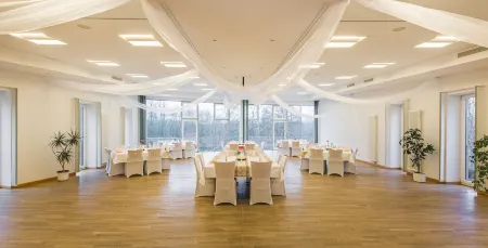 Ferienpark Plauer See Отели в г. Ной-Позерин