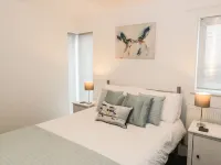 7 Marina View - parking