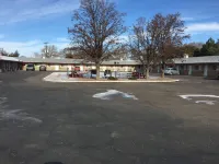 Budget Inn & Suites Colby - parking