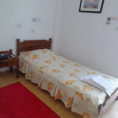 Hotel Inomaos Hotels near أوليمبيا