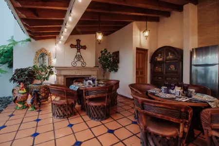 Casa Morales Hotel Boutique Tlaquepaque Отели рядом с достопримечательностью «Casa Arrecife»