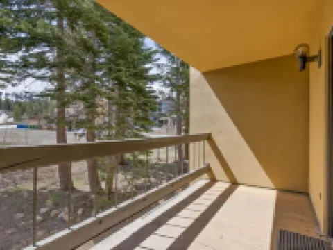 Luxurious 2 Bedroom Base Camp Condo - Steps from Kirkwood Village Condo 柯克伍德住宿飯店