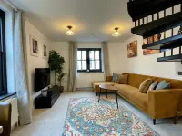 Cosy Oasis in the Heart of Clifton Village Hotels in Abbots Leigh