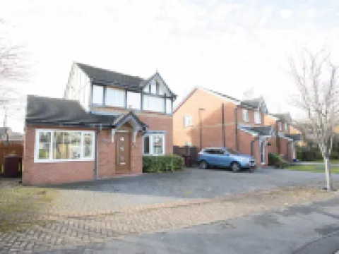 Renfrew House Hotels in Bolton