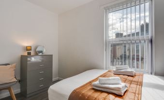 Vichy - Strathcona Suites, 3 Beds Houses in Wavertree