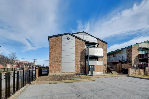Fort Worth Home w/ Patio: 5 Mi to Dtwn! - Condos