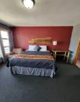 Tri-States Wood Inn - parking