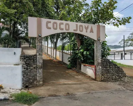 トロピカル コンド ウィズ スペクタキュラー オーシャン ビューズ, パノラミック ダイニング テラス & クイック ウォーク トゥ ビーチ ココのホテル