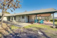 Bright and Cozy Mariposa Getaway 46 Mi to Yosemite!