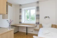 Henrys Sleeping am Augsburger Eiskanal