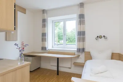 Henrys Sleeping am Augsburger Eiskanal Hotels in Dasing