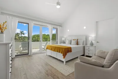 Driftwood Beachfront Retreat - Beach House in Palmas del Mar! Sea Ventures Dive Center附近的飯店