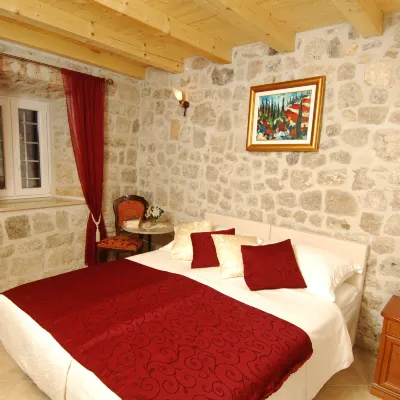 Villa Sigurata Hotels near Old Town
