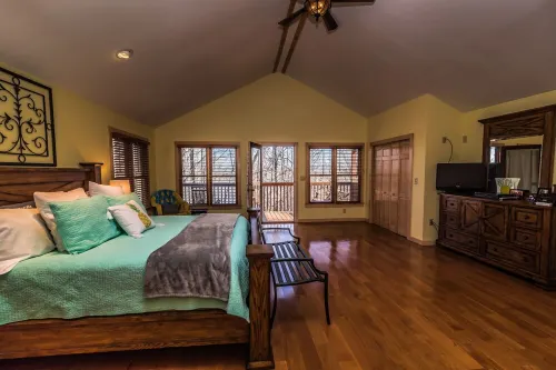 Location location!!!!Beautiful Log Cabin Retreat in the Aska Adventure Area.