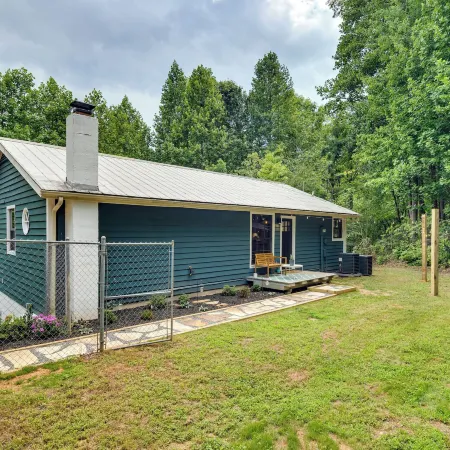 Secluded Mountain Retreat 30 Mi to Asheville!