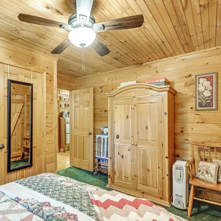 11 Mi to Dtwn: Franklin Cabin w/ Porch!