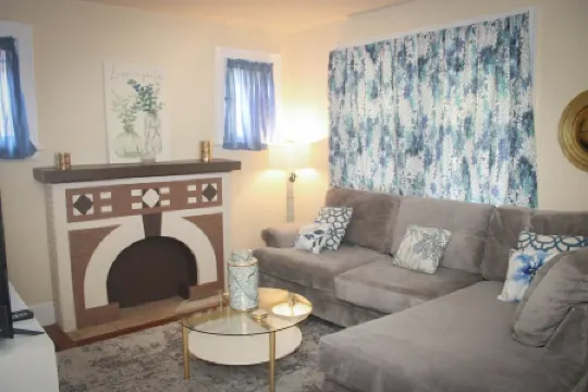 Modern Cozy Getaway 6 Miles from Downtown, Cincinnati