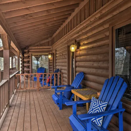 Hot Tub, Grill: Hilltop Log Cabin in Hot Springs! Hoteles en Piney