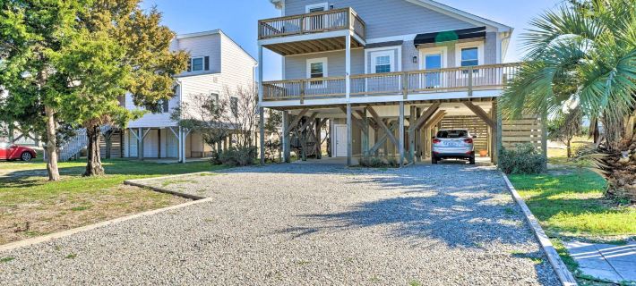 Carefree Coastal Getaway - Walk to Long Beach Hotels in Brunswick County
