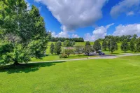 Dog-Friendly Home w/ Mtn Views in Chilhowie! - Wi-Fi