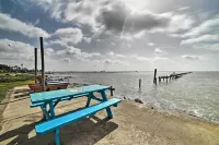 Bayfront Deck: 'Casa Pescadores' Rockport Escape - Bãi biển