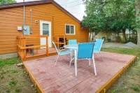 Quaint Cody Cottage w/ Grill: Walk to Downtown! - Tiny Houses