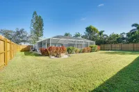 7 Mi to Beaches: Pet-Friendly Cape Coral Home - Parkering