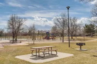 6 Mi to Dtwn: Arvada Home w/ Hot Tub & Yard - 3 estrellas