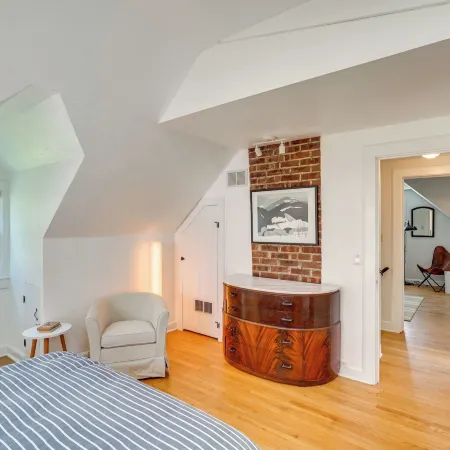 Quaint Woodstock Escape - 2 Mi to Tinker St!