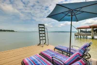 Lakehouse Hot Tub, Waterslide, Game Room and Kayaks - parking