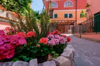 Villa Degli Argentieri Hotels near Monumento a San Francesco d'Assisi