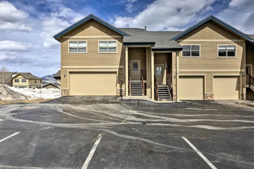 Silverthorne Condo w/ Deck: 11 Mi to Keystone - Wifi
