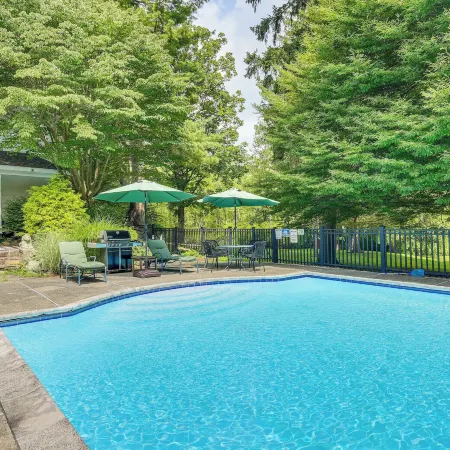 Serene Holmes Cottage Near Lakes & Trails!