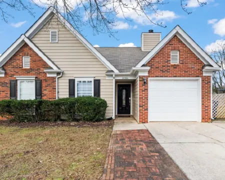 Stylish 3-bedroom home in central Cornelius-Chalkboard Wall-Firepit-Grill & more Hotels in Cornelius