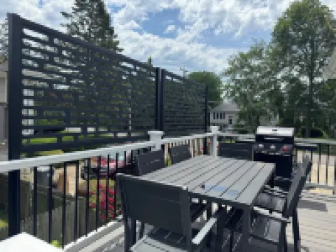 Half mile to beach, Family & Pet Friendly, Newly Renovated Full House