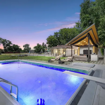 Lakefront Washington Home w/ Private Pool & Sauna