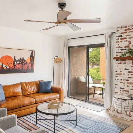 Stylish Condo- Village of Oak Creek- Pool, Hot Tub, Pickleball - Sleeps 6